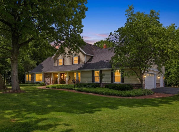 W2530 BROOKHAVEN Drive, APPLETON, WI 54915