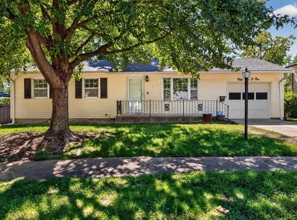 5501 SW 27th TER, Topeka, KS 66614