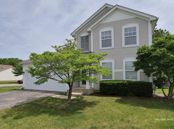 331 E Camden Lane E, Round Lake Beach, IL 60073