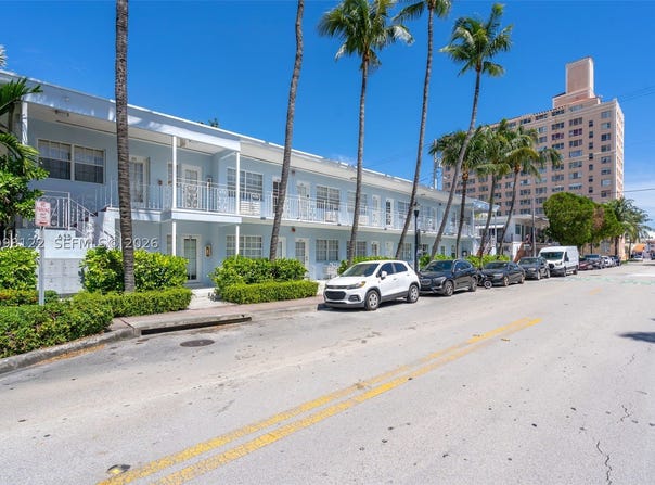 635 8th St, Miami Beach, FL 33139