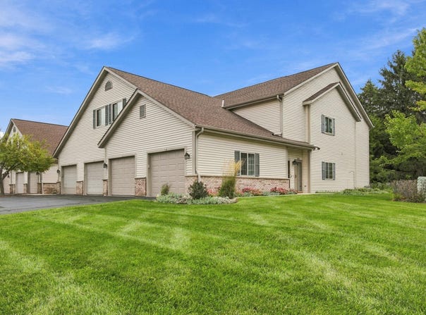 2183 Pine Ridge Ct, Grafton, WI 53024