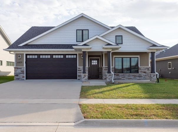 4459 Ewing Drive, Dubuque, IA 52002