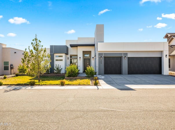 360 RIO DE JAZMIN Circle, El Paso, TX 79932
