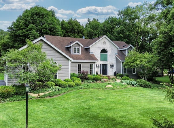 2S025 Twin Oaks Drive, Wheaton, IL 60189