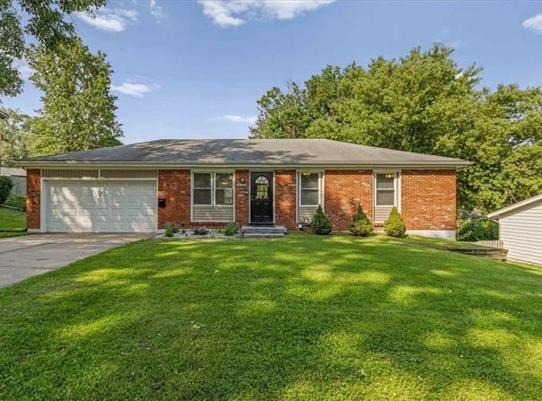 16608 E 31st Street, Independence, MO 64055