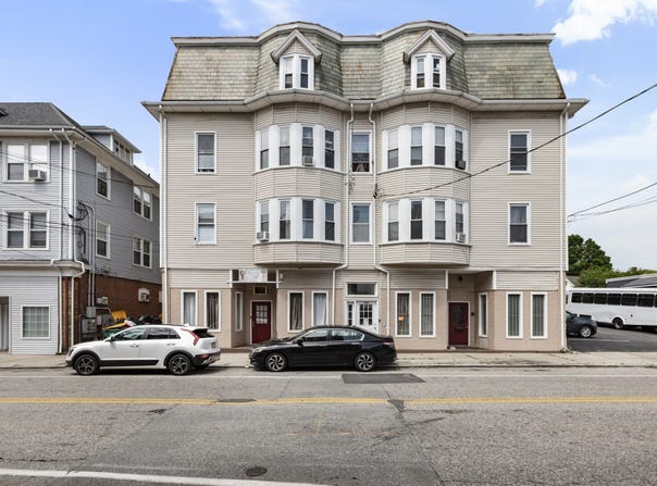 584 N Main St, Woonsocket, RI 02895