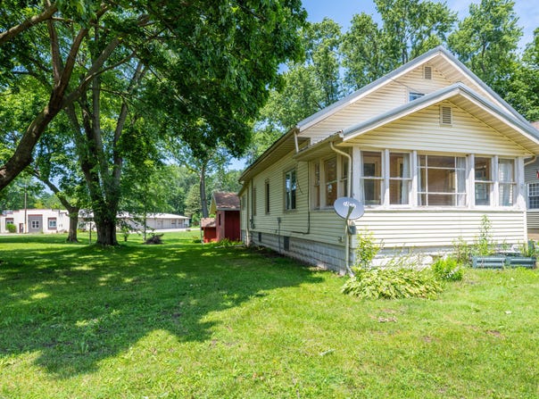135 W St Joseph, Coloma, MI 49038