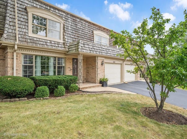 2S663 Avenue Normandy E, Oak Brook, IL 60523