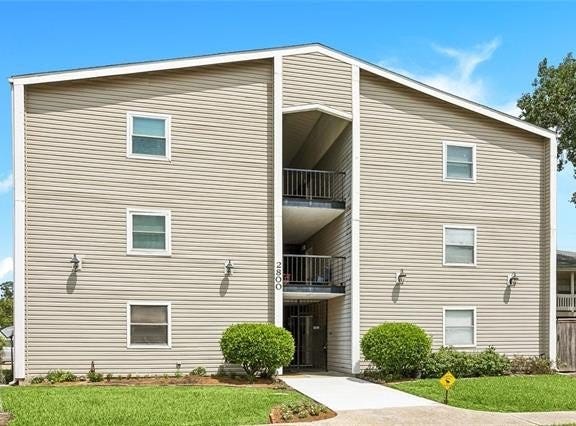2800 STEAMSHIP. Circle, River Ridge, LA 70123