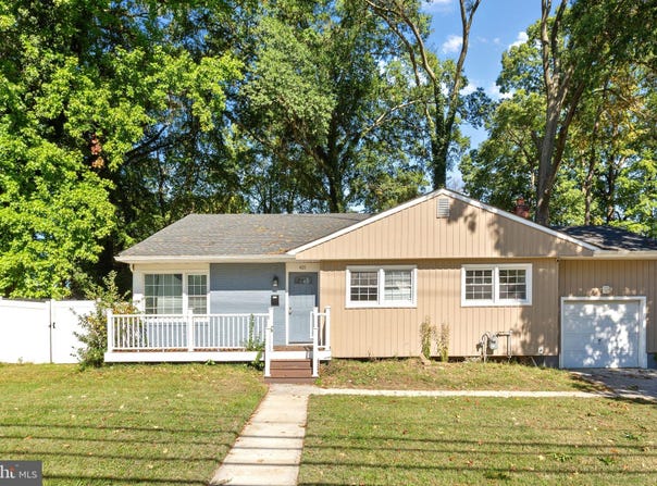 405 E EVESHAM Avenue, MAGNOLIA, NJ 08049