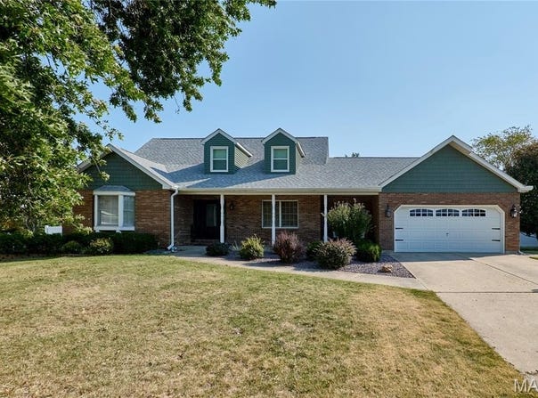 404 Chantilly Court, Warrenton, MO 63383