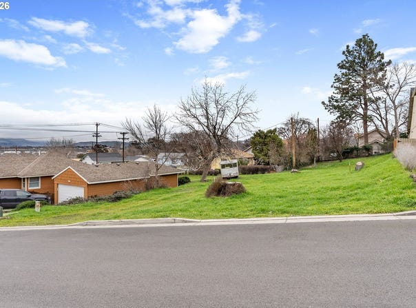 1108 MYRTLE St, TheDalles, OR 97058