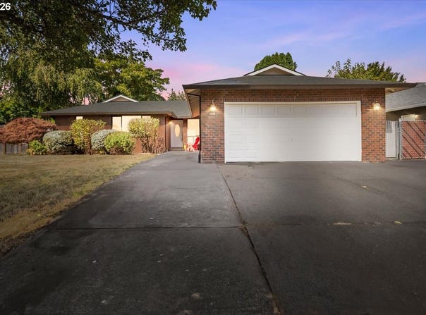 2855 SE CORNUTT St, Hillsboro, OR 97123