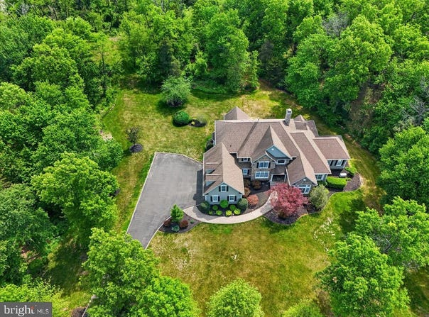3 RAYMOND Lane, BELLE MEAD, NJ 08502
