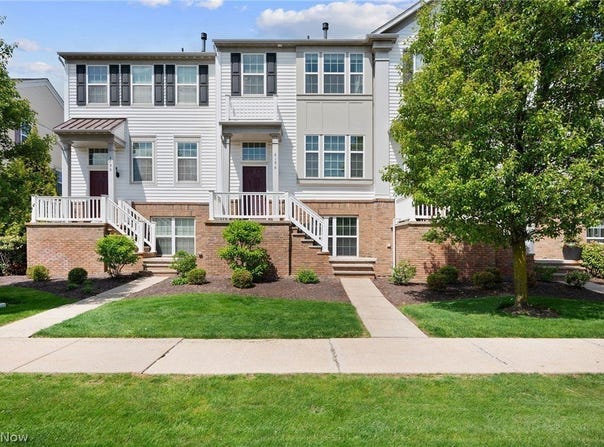 6196 N Pointe Drive, Pepper Pike, OH 44124