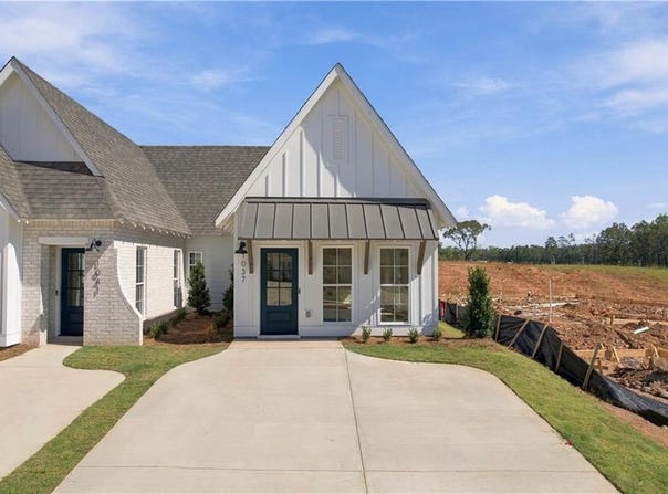1037 HUNTERS Way, OPELIKA, AL 36801