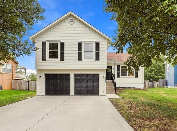 718 Shiloh Drive, Raymore, MO 64083