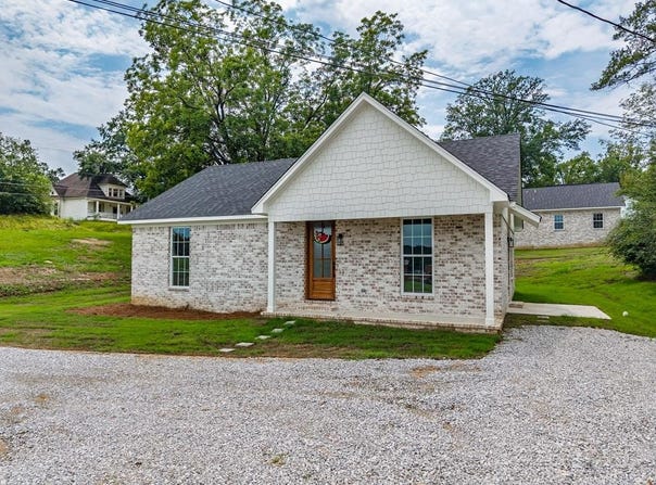 208 Market Street, WATER VALLEY, MS 38965