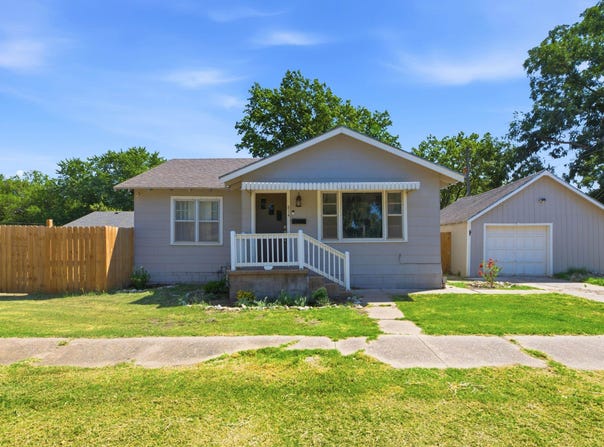 814 N DEARBORN, Augusta, KS 67010