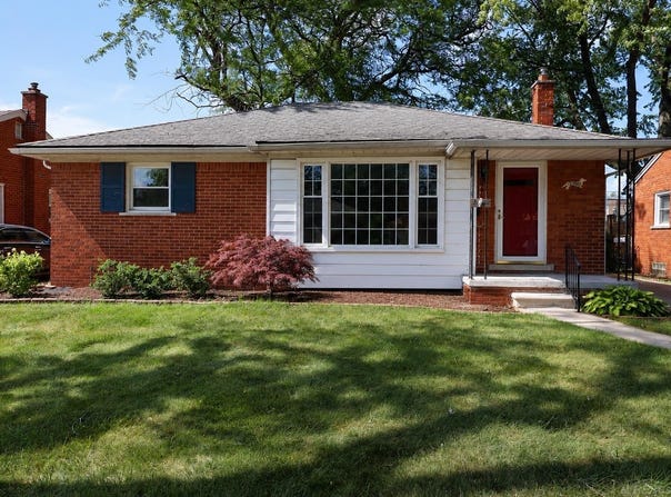 21101 Yale Street, Saint Clair Shores, MI 48081