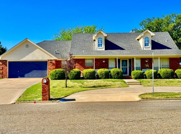 3400 Grandview Dr, Plainview, TX 79072