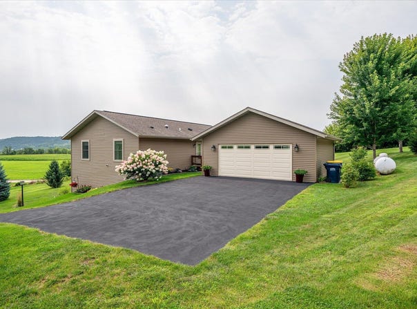 425 Fox Hollow Dr, Stoddard, WI 54658