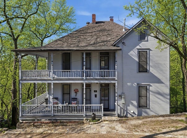 17 Hilton Street, Eureka Springs, AR 72632