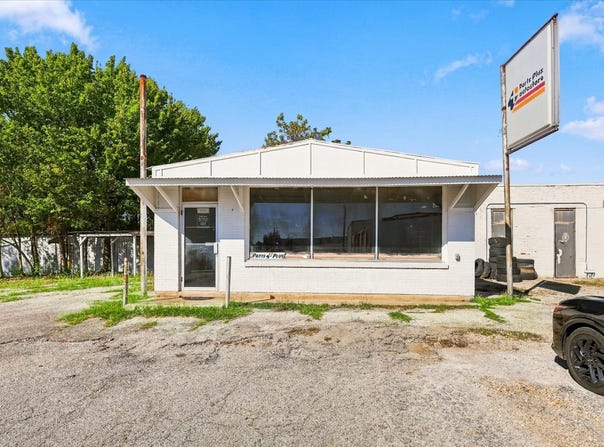 102 College Street, Whitesboro, TX 76273