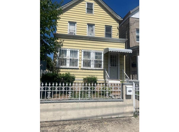 1013-1015 Laura St, Elizabeth City, NJ 07201-1505