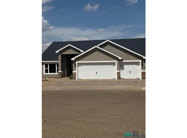 2116 HALI Ln, Clovis, NM 88101