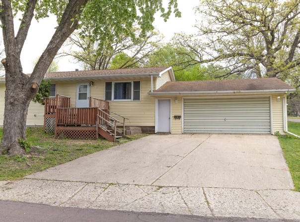 102 Maple Street, Jackson, MN 56143