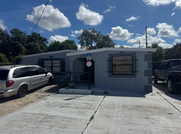 1315 N PINE HILLS Road, ORLANDO, FL 32808