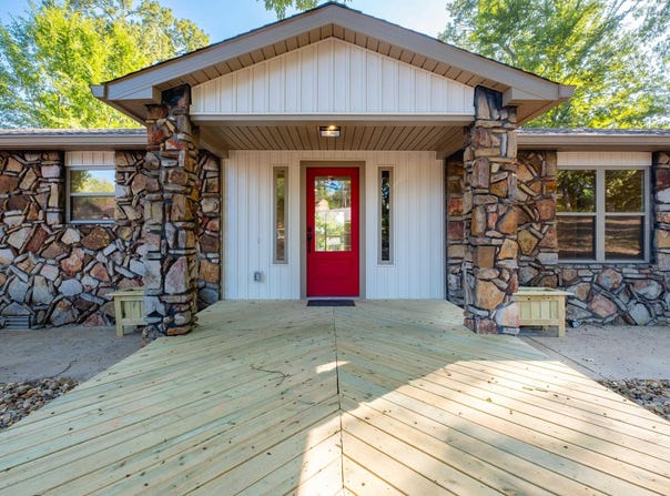3025 Razorback Road, Benton, AR 72015-8834