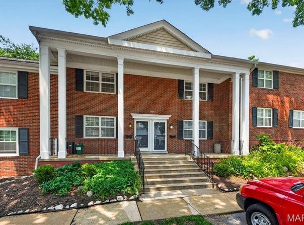 1663 E Swan Circle, St Louis, MO 63144