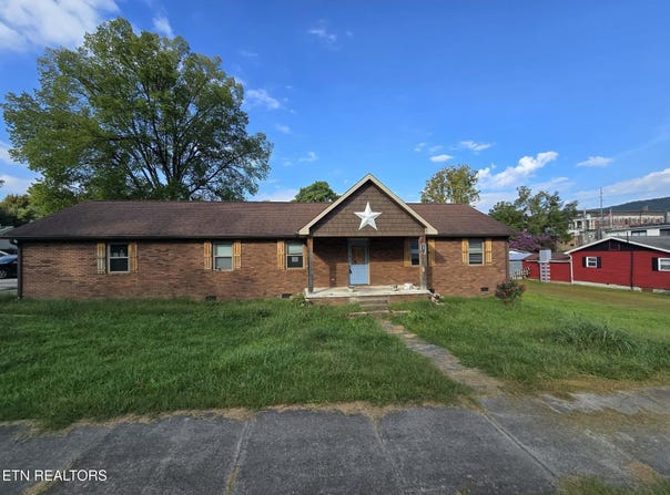 172 Liberty St, Jacksboro, TN 37757
