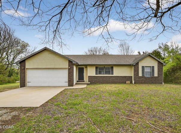 101 Stonegate Drive, Carterville, MO 64835