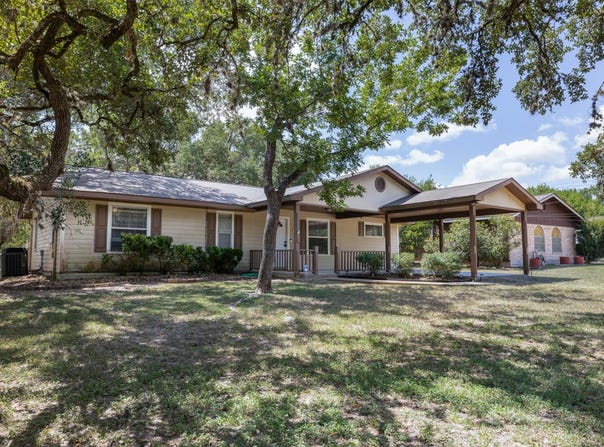 740 E Roitsch Ln, La Grange, TX 78945