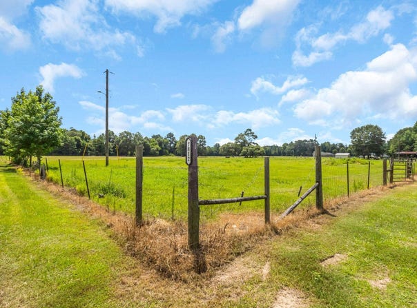 7812 McDonald Ln., Silsbee, TX 77656