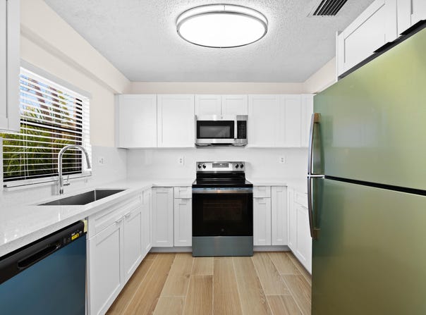 3281 E Golf Boulevard, Pompano Beach, FL 33064