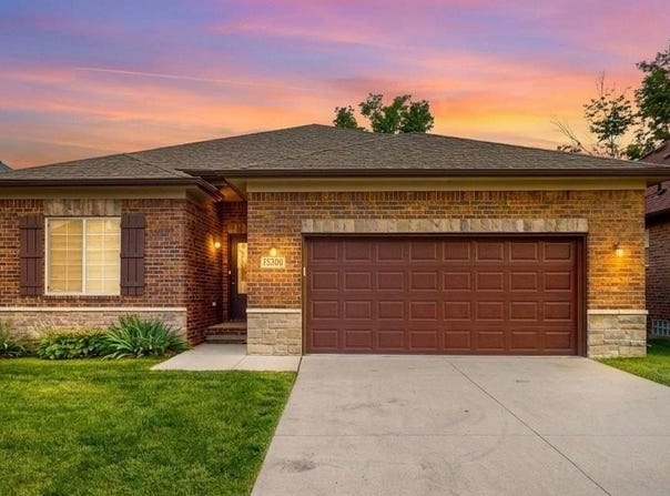 15300 Eton Pointe Drive, Clinton Township, MI 48035