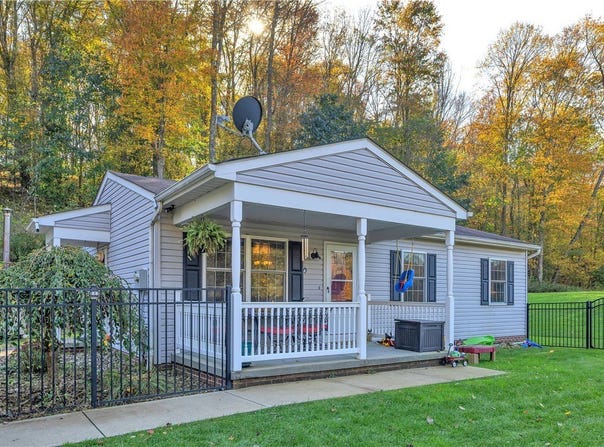 210 Valley Rd, Concord Twp, PA 16061