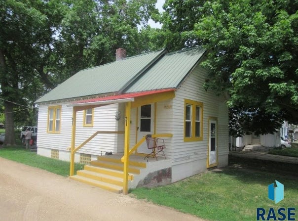 11069 Bird Ave, Leota, MN 56153