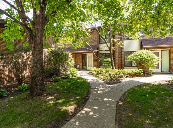 1071 Deerfield Place, Highland Park, IL 60035