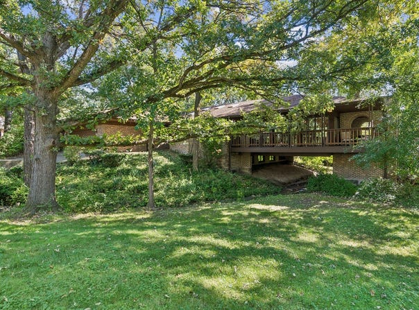8607 W 93rd Place, Hickory Hills, IL 60457