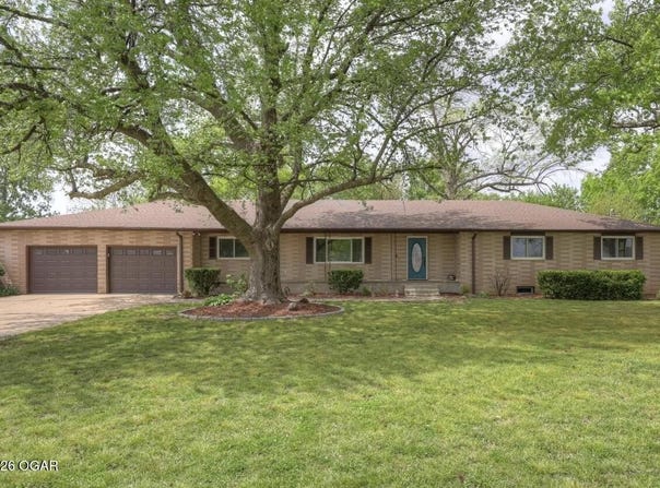 13200 Oregon Lane, Neosho, MO 64850