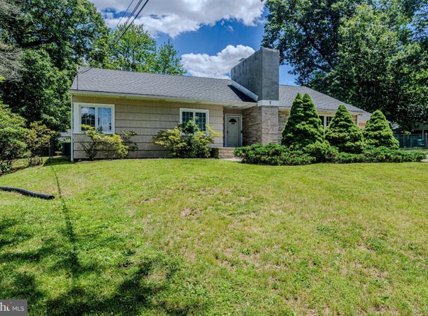7 WHITE BEECH Court, EWING, NJ 08618