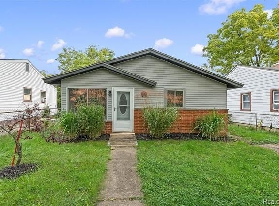 41 E Sheffield Avenue, Pontiac, MI 48340