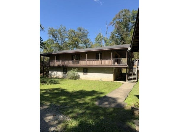 121 Lycans Lane, Genoa, WV 25517