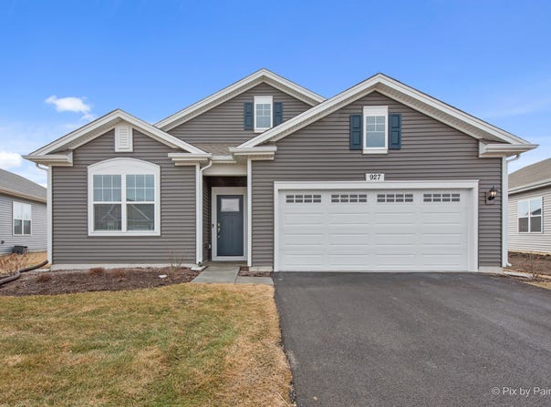 927 Plateau Drive, Pingree Grove, IL 60140