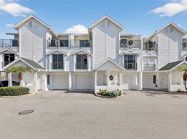 320 ISLAND Way, CLEARWATER, FL 33767